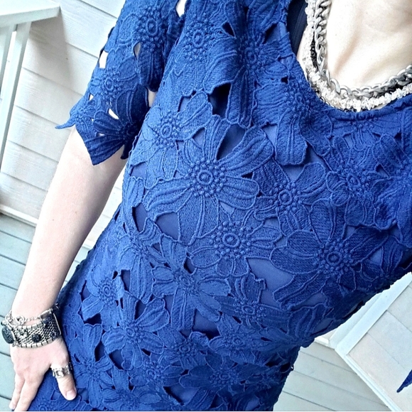 miami by Francesca's Navy Blue Floral Lace Overlay Above-the-knee Sheath Dress - Picture 7 of 16